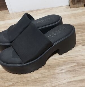 Wild Pair Quest Lug Black Chunky Platform Slip On Sandal Durable Comfort 6